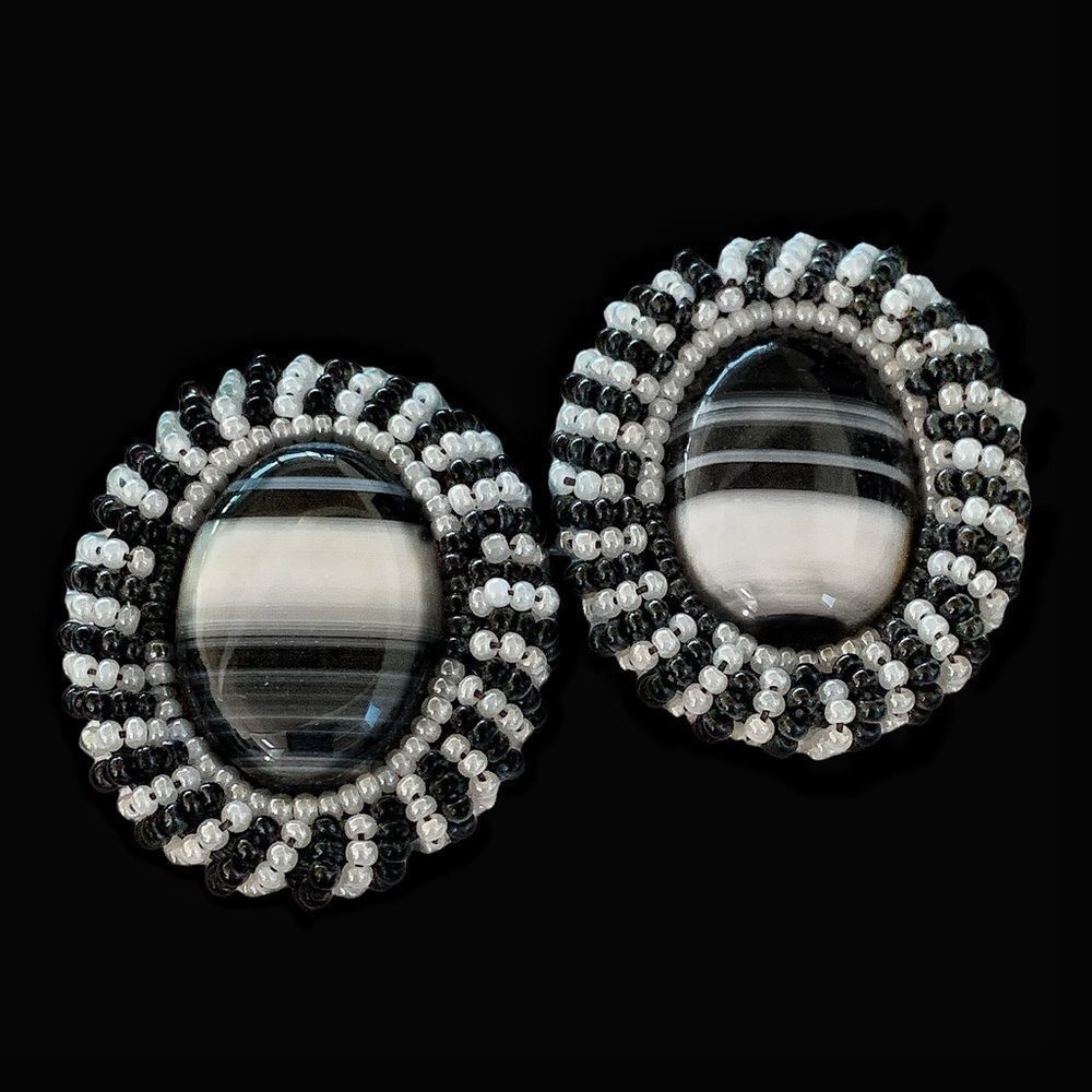 Vtg hand beaded black white banded agate earrings with glass bead border pierced